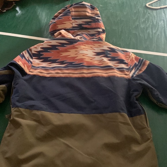 Billabong snowboard jacket.it was worn once. Brand new basically. - Picture 3 of 3